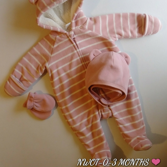 Old Navy Other - Old Navy snowsuit, hat, & mittens! NWOT ❤